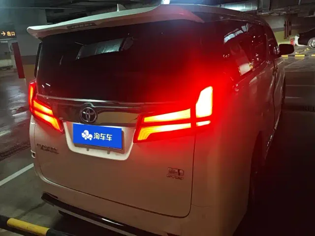 Toyota Alphard — Фото автомобиля 3