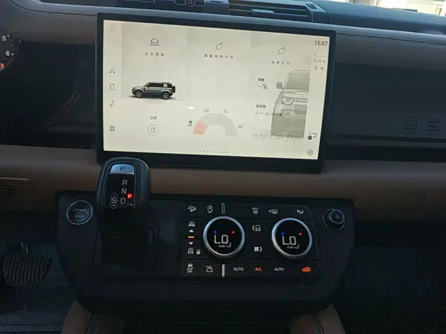 Land Rover Defender — Фото автомобиля 12