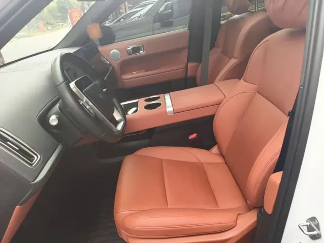 Li Auto L6 — Фото автомобиля 14