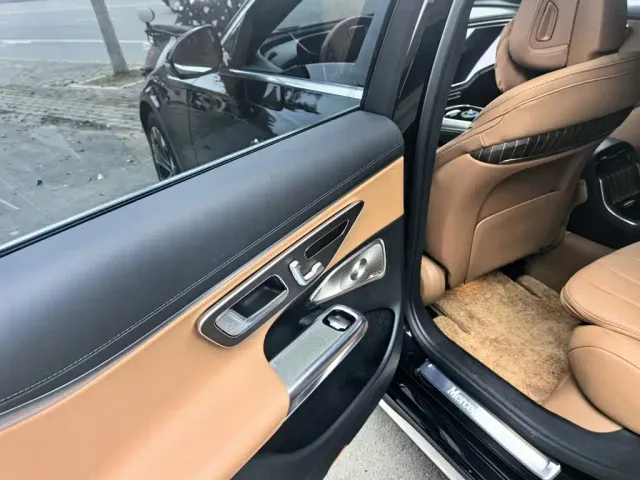 Mercedes-Benz E-Class — Фото автомобиля 4