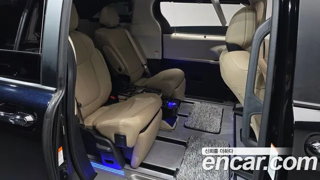Toyota Sienna — Фото автомобиля 11
