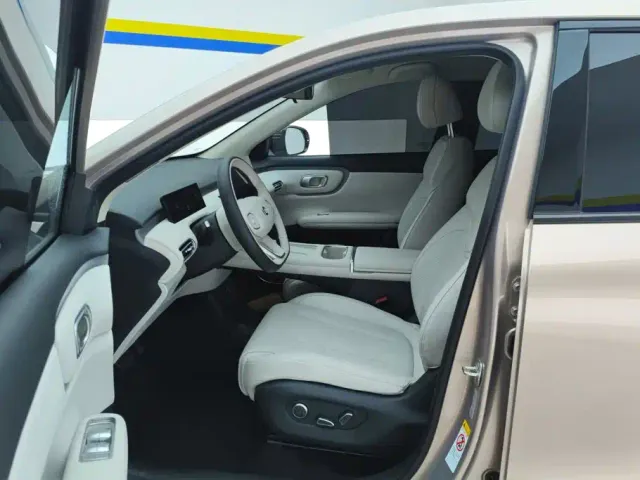 Changan Qiyuan Q05 — Фото автомобиля 9
