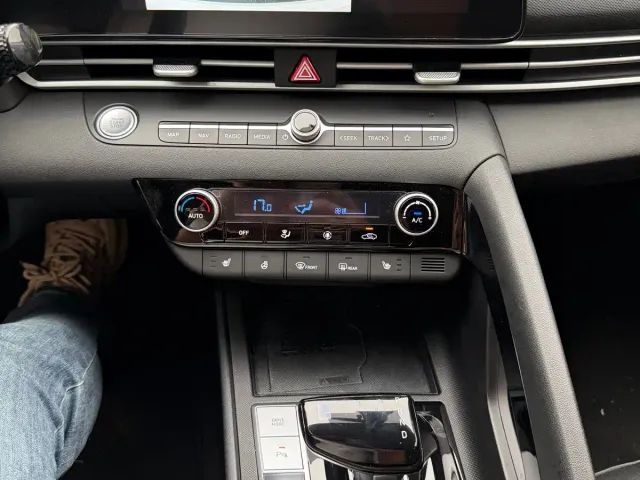 Hyundai Elantra — Фото автомобиля 8