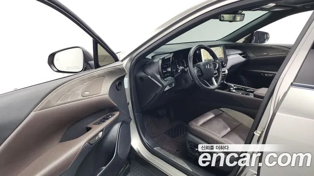 Lexus RX — Фото автомобиля 10