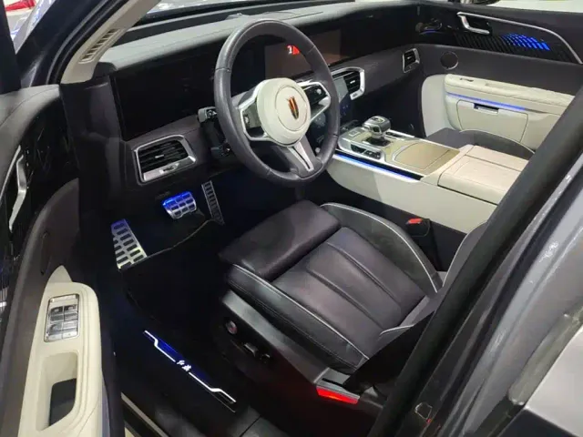 Hongqi E-HS9 — Фото автомобиля 15