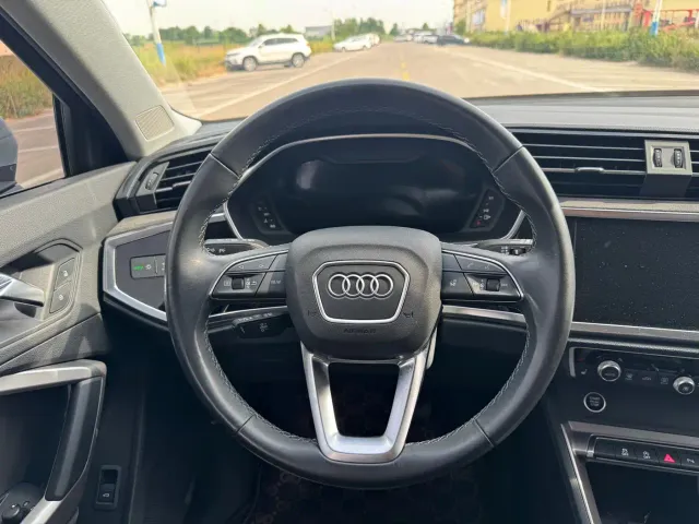 Audi Q3 — Фото автомобиля 14
