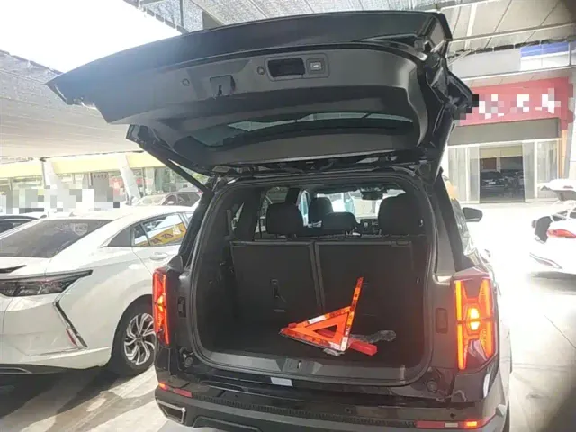 GAC Trumpchi GS8 — Фото автомобиля 17