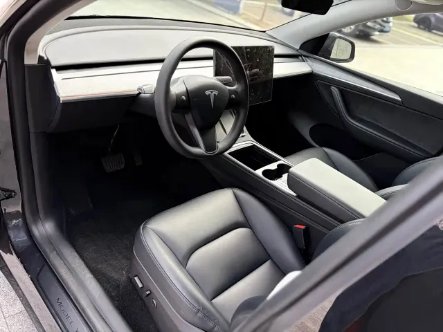 Tesla Model Y — Фото автомобиля 8