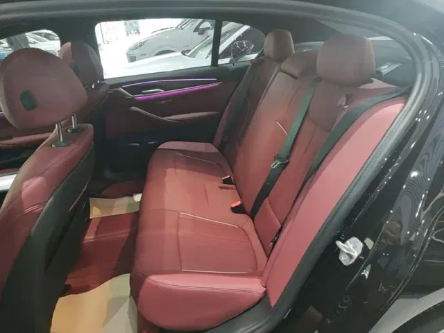 BMW 5 Series — Фото автомобиля 16