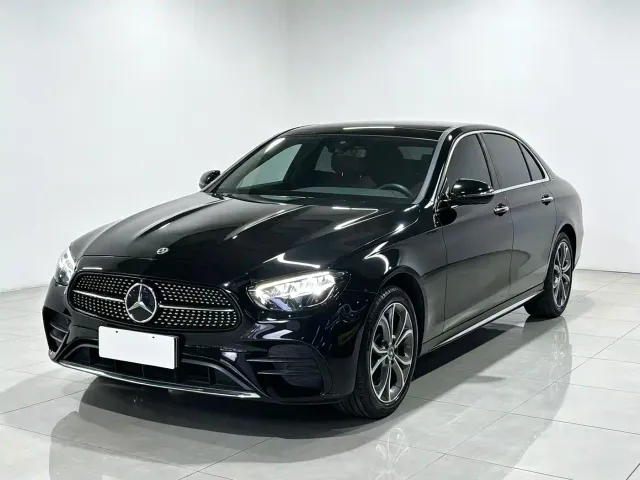 Фотография автомобиля — Mercedes-Benz E-Class