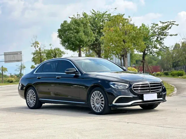 Mercedes-Benz E-Class — Фото автомобиля 3