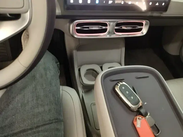 Leapmotor B10 — Фото автомобиля 13