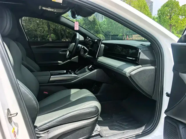 BYD Qin L — Фото автомобиля 11