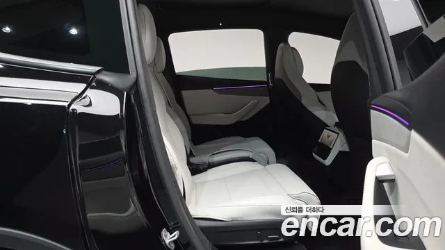 Tesla Model Y — Фото автомобиля 17