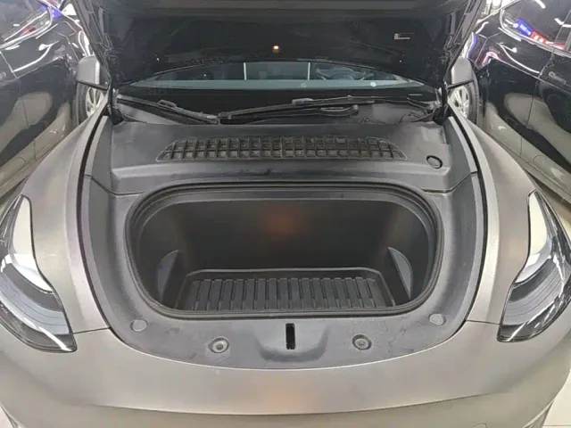 Tesla Model Y — Фото автомобиля 19