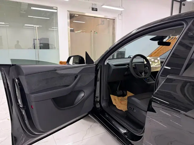 Tesla Model Y — Фото автомобиля 8