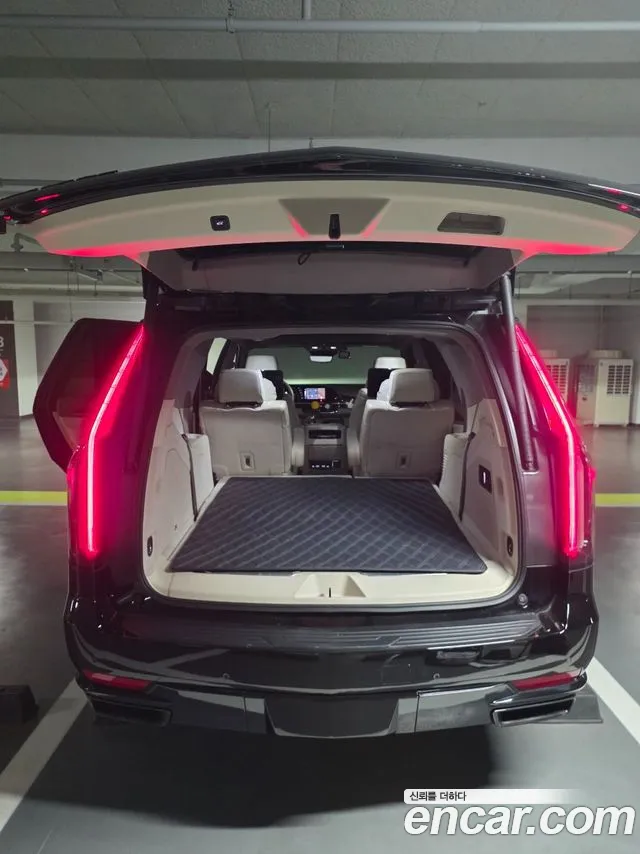 Cadillac Escalade Generation 5 — Фото автомобиля 14