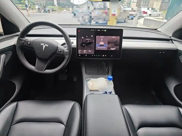Tesla Model Y — Фото автомобиля 5