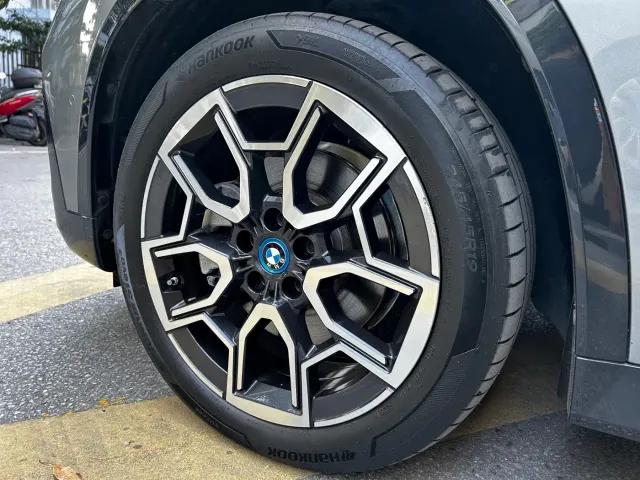 BMW iX1 — Фото автомобиля 7