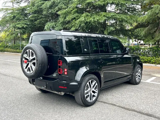 Land Rover Defender — Фото автомобиля 4