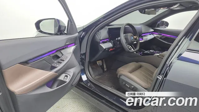 BMW i5 G60 — Фото автомобиля 15
