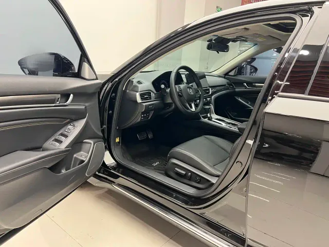 Honda Accord — Фото автомобиля 12