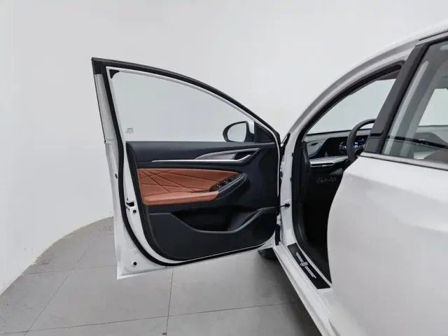 Changan Eado — Фото автомобиля 8