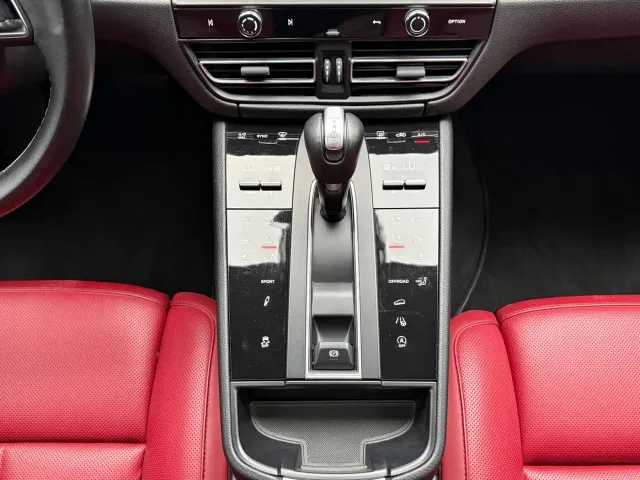 Porsche Macan — Фото автомобиля 16
