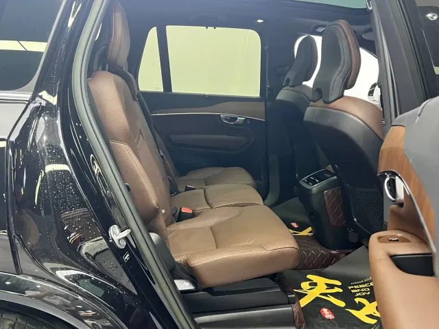 Volvo XC90 — Фото автомобиля 13