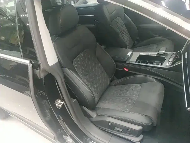 Audi A7L — Фото автомобиля 24