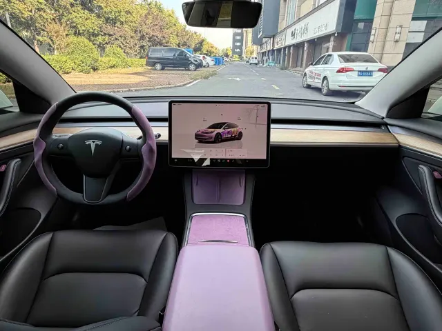 Tesla Model 3 — Фото автомобиля 9