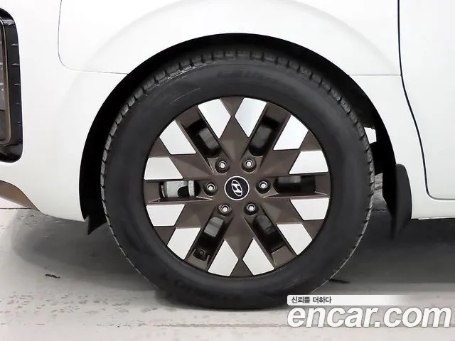 Hyundai Staria Staria 4WD Lounge 9 мест — Фото автомобиля 19