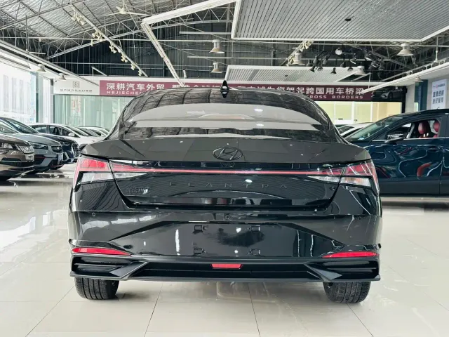 Hyundai Elantra — Фото автомобиля 4