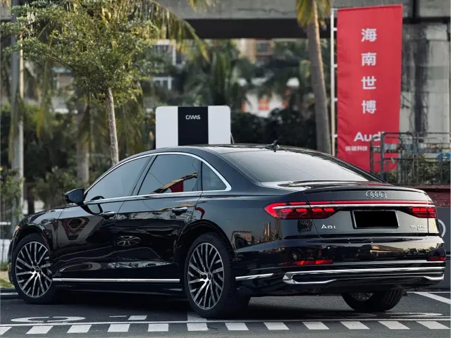 Audi A8 — Фото автомобиля 12