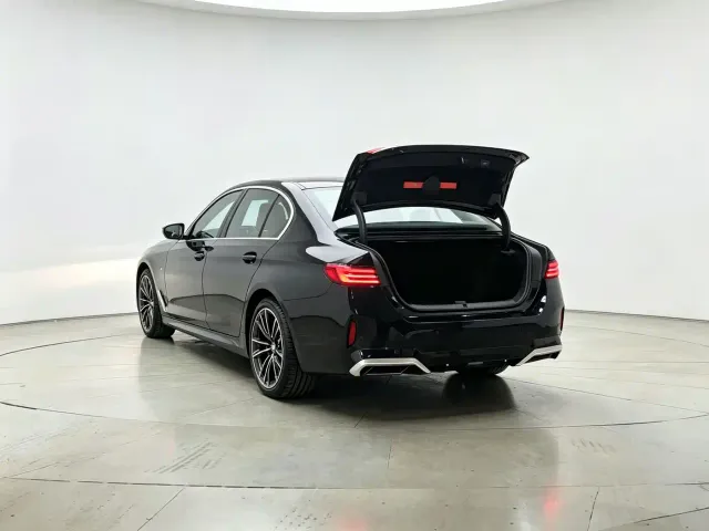 BMW i5 — Фото автомобиля 7