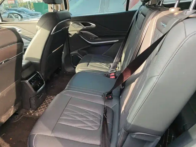 Hongqi HS7 PHEV — Фото автомобиля 16