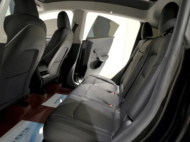 Tesla Model Y — Фото автомобиля 4