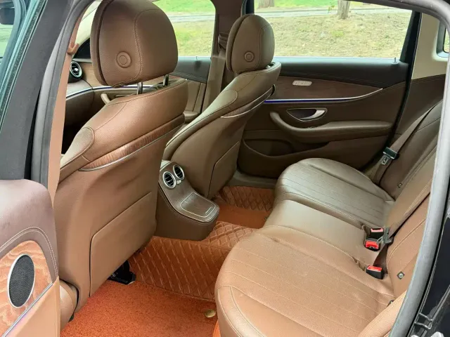 Mercedes-Benz E-Class — Фото автомобиля 5