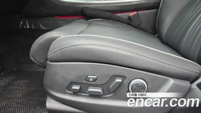 Genesis GV70 — Фото автомобиля 30
