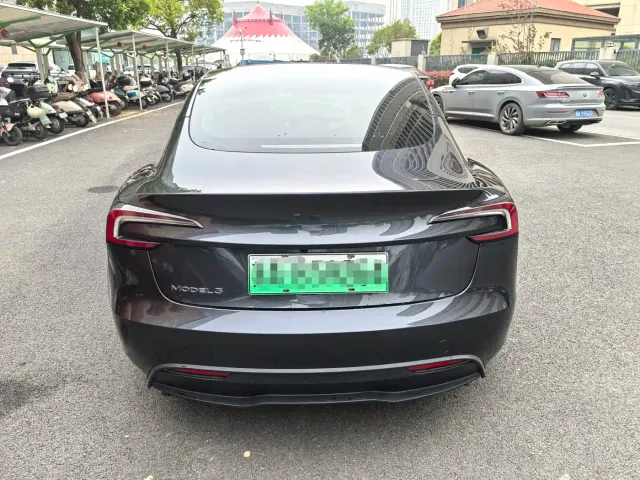 Tesla Model 3 — Фото автомобиля 8