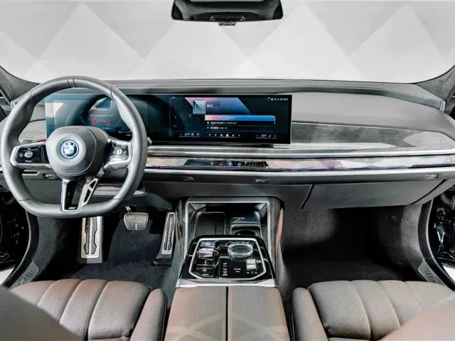 BMW i7 — Фото автомобиля 13