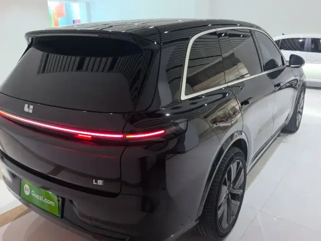 Li Auto L8 — Фото автомобиля 6