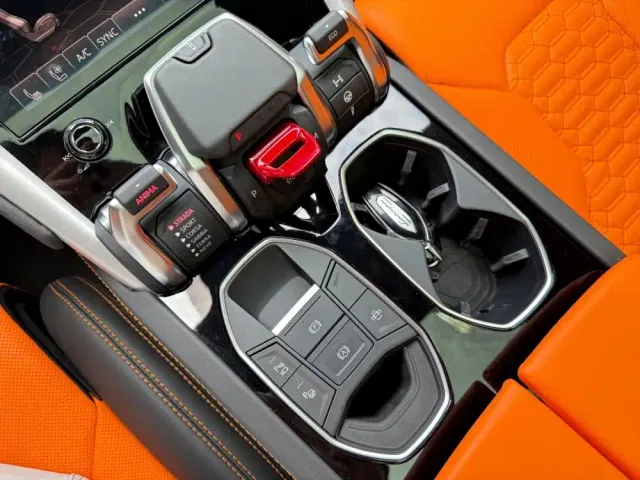 Lamborghini Urus — Фото автомобиля 14