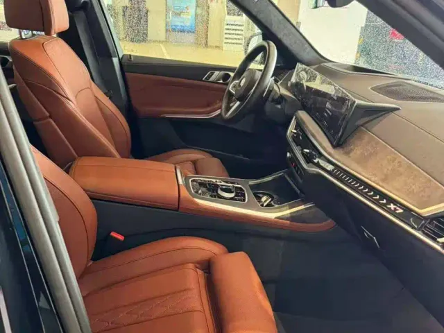 BMW X7 — Фото автомобиля 9