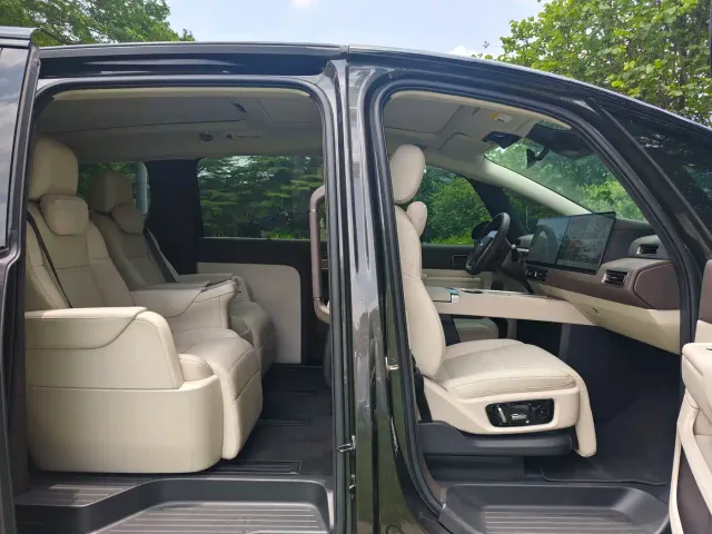 Li Auto MEGA — Фото автомобиля 10