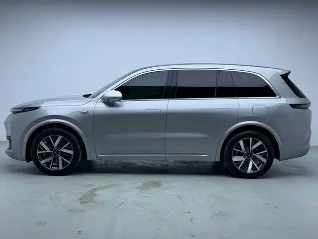 Li Auto L8 — Фото автомобиля 9