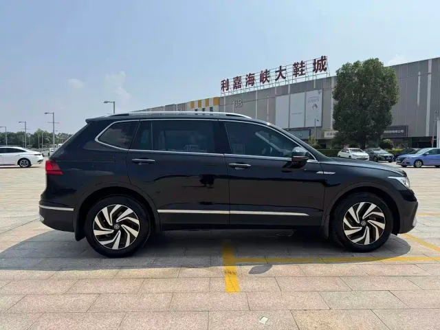Volkswagen Tiguan L — Фото автомобиля 8