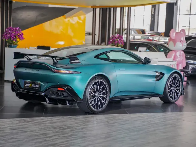Aston Martin V8 Vantage — Фото автомобиля 4
