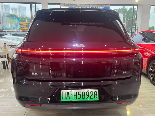 Li Auto L8 — Фото автомобиля 8