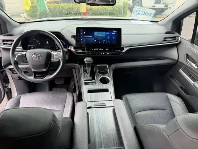 Toyota Sienna — Фото автомобиля 9